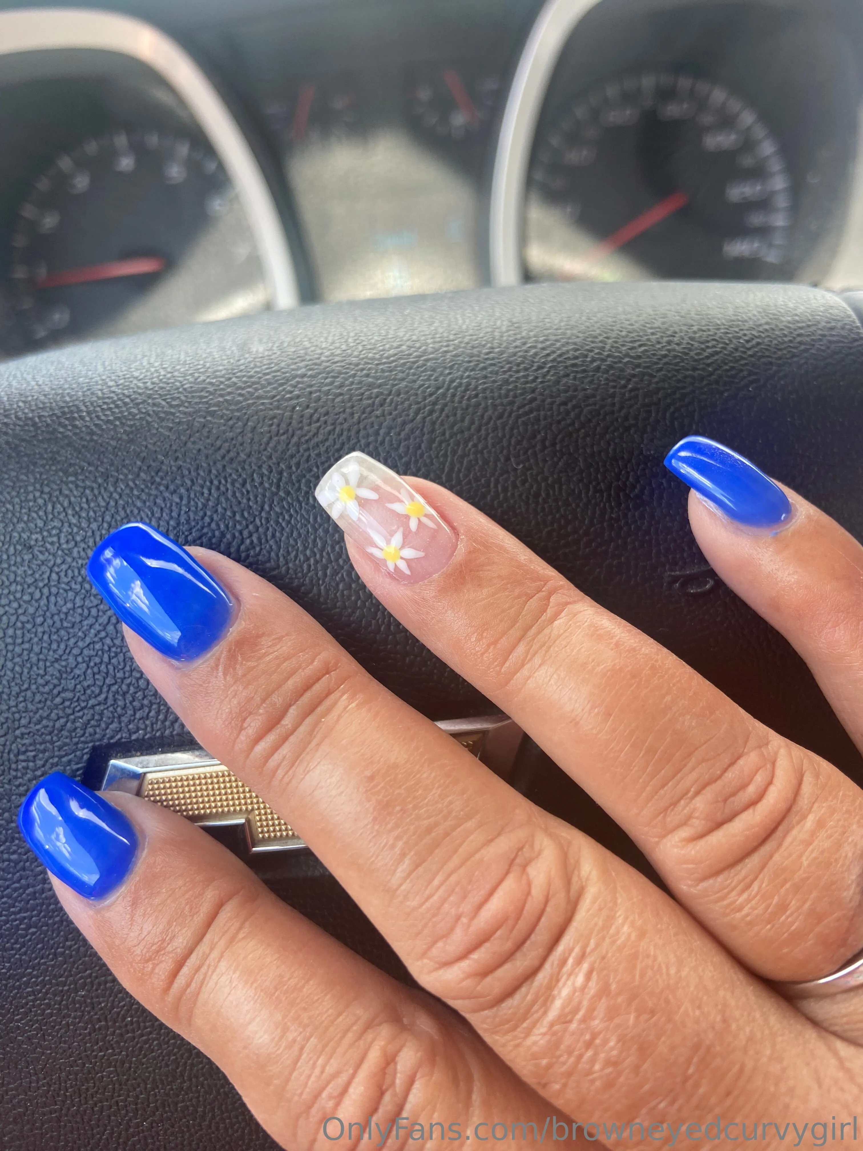 Ms. L OnlyFans free account photo 4 - browneyedcurvygirl nudes and sex tapes