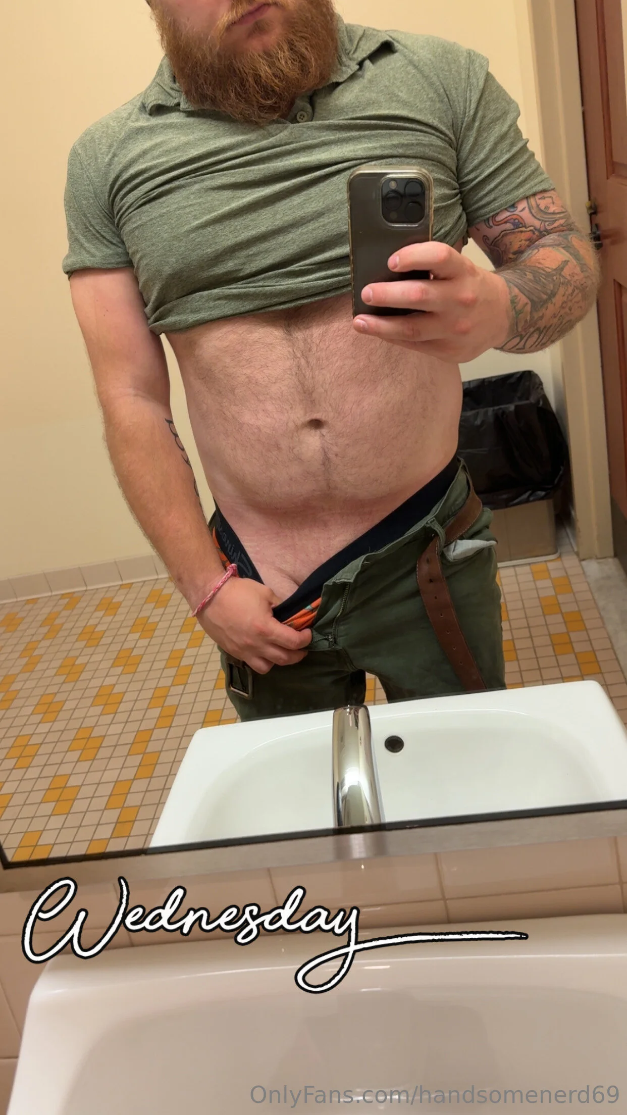 Handsomenerd OnlyFans free account photo 1 - handsomenerd69 nudes and sex tapes