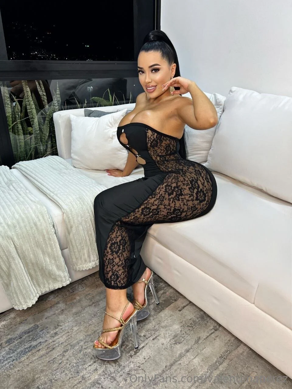 Valentina🍑BIGGEST ASS ON ONYLFANS OnlyFans free account photo 17 - valentiinaperez nudes and sex tapes